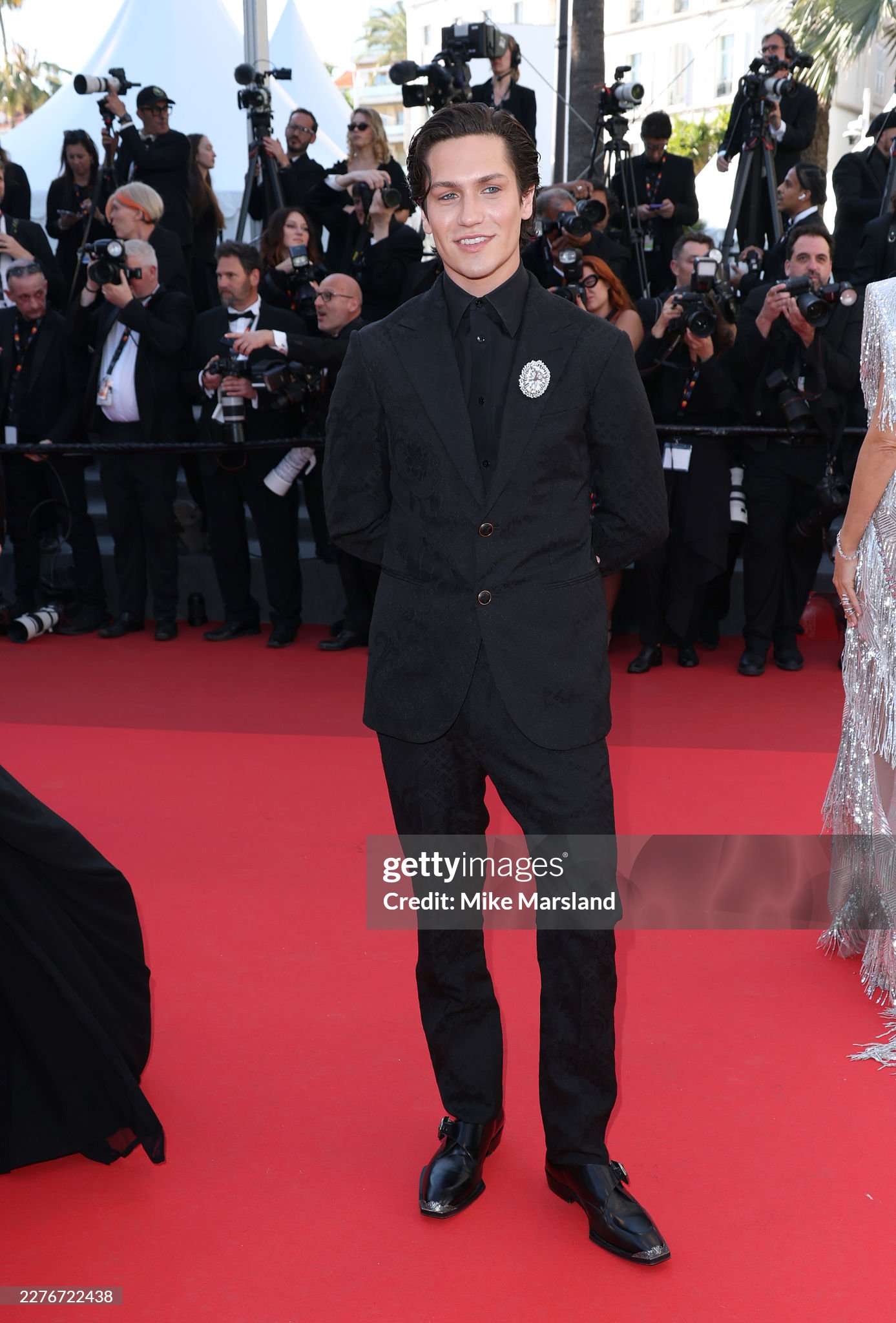 Thảm đỏ Cannes ng&agrave;y 6: "C&ocirc; d&acirc;u" Yoona đẹp chấp ống k&iacute;nh hung thần, "tr&ugrave;m hở bạo" Bella Hadid k&iacute;n đ&aacute;o bất ngờ- Ảnh 28.