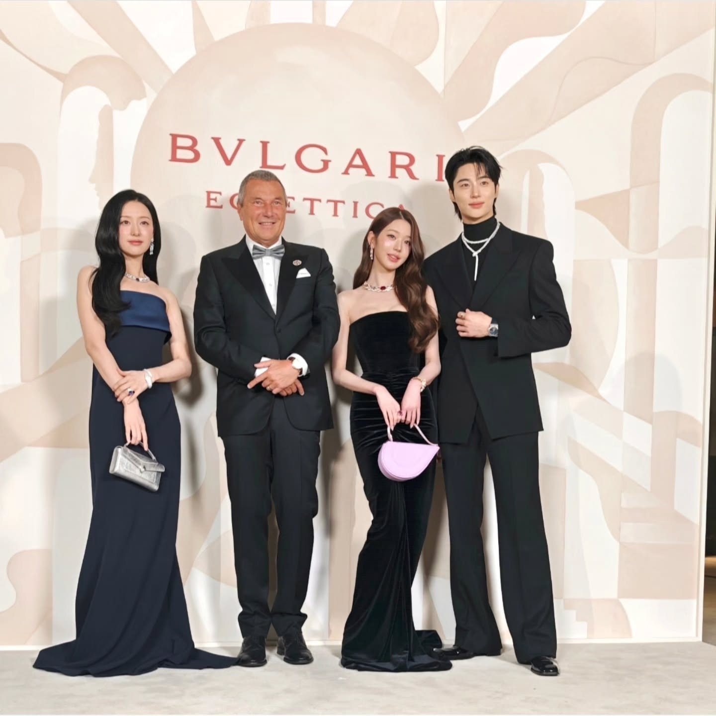 Thực hư chuyện khe ngực của "c&ocirc;ng ch&uacute;a Kpop" bị xo&aacute; sạch bởi tay BVLGARI- Ảnh 1.