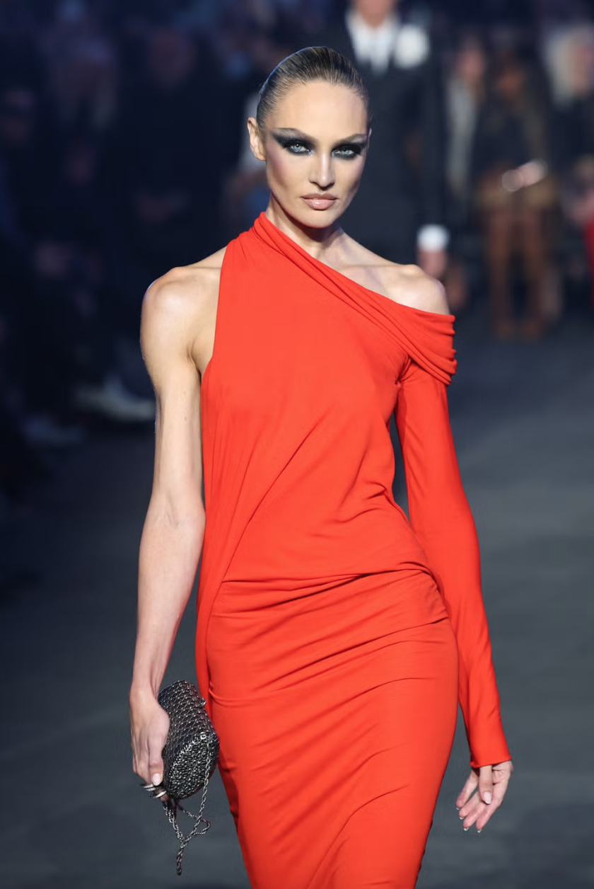 Gucci Cruise 2027: GĐST Demna l&agrave;m show diễn đẹp về h&igrave;nh thức, nhưng nội dung kh&oacute; khiến người xem h&agrave;i l&ograve;ng- Ảnh 14.