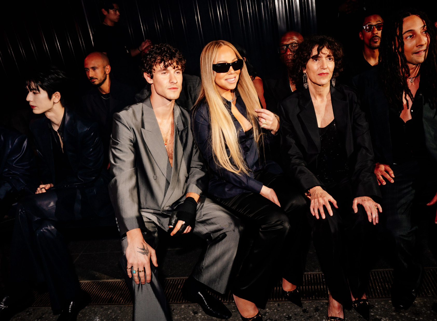 Gucci Cruise 2027: GĐST Demna l&agrave;m show diễn đẹp về h&igrave;nh thức, nhưng nội dung kh&oacute; khiến người xem h&agrave;i l&ograve;ng- Ảnh 9.