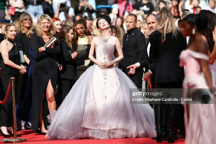 Bức ảnh xứng đáng phong thần của mỹ nhân đẹp chấn động thế gian ở Cannes- Ảnh 4. Bức ảnh xứng đáng phong thần của mỹ nhân đẹp chấn động thế gian ở Cannes- Ảnh 4.