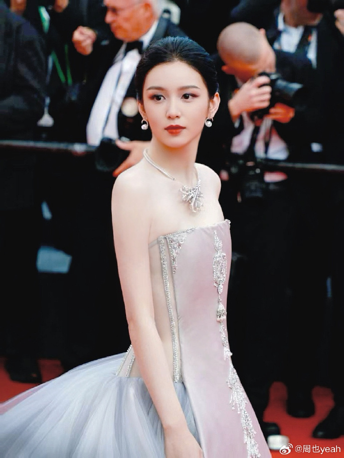 Bức ảnh xứng đáng phong thần của mỹ nhân đẹp chấn động thế gian ở Cannes- Ảnh 7. Bức ảnh xứng đáng phong thần của mỹ nhân đẹp chấn động thế gian ở Cannes- Ảnh 7.