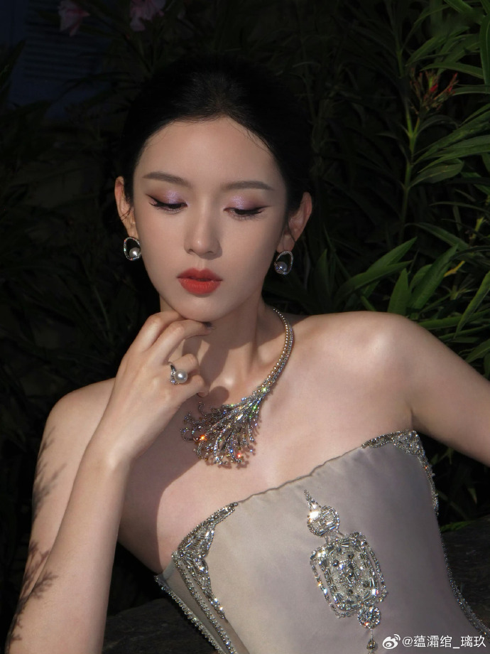 Bức ảnh xứng đáng phong thần của mỹ nhân đẹp chấn động thế gian ở Cannes- Ảnh 1. Bức ảnh xứng đáng phong thần của mỹ nhân đẹp chấn động thế gian ở Cannes- Ảnh 1.