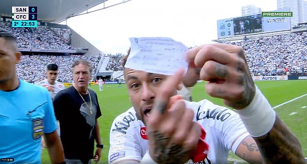 Clip Neymar nổi cơn thịnh nộ v&igrave; sai lầm kh&oacute; tin của trọng t&agrave;i  - Ảnh 2.