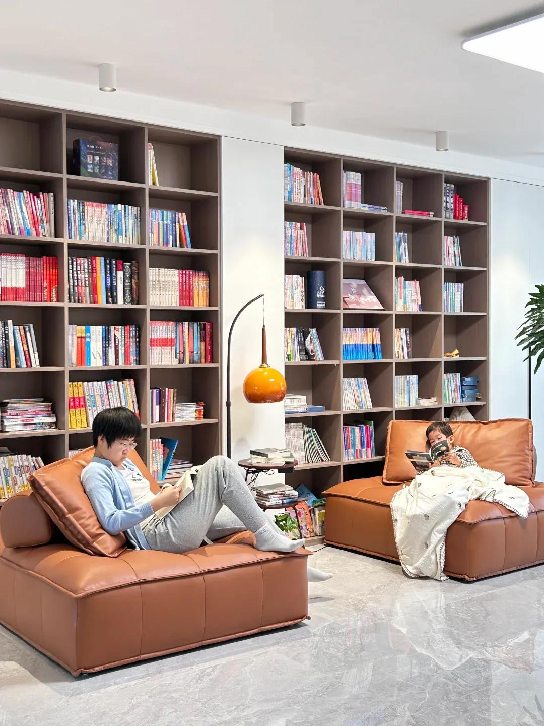 Kh&ocirc;ng c&ograve;n chuộng ph&ograve;ng kh&aacute;ch kiểu cũ, ph&ograve;ng kh&aacute;ch của người bạn n&agrave;y khiến nhiều người muốn &ldquo;đập đi l&agrave;m lại&rdquo; v&igrave; qu&aacute; tiện v&agrave; đ&aacute;ng sống- Ảnh 1.