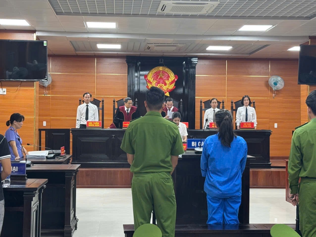 Vụ bảo mẫu bạo h&agrave;nh khiến b&eacute; trai 13 th&aacute;ng tuổi tử vong: Nguyễn Thị Quy&ecirc;n lĩnh &aacute;n 20 năm t&ugrave;- Ảnh 2.