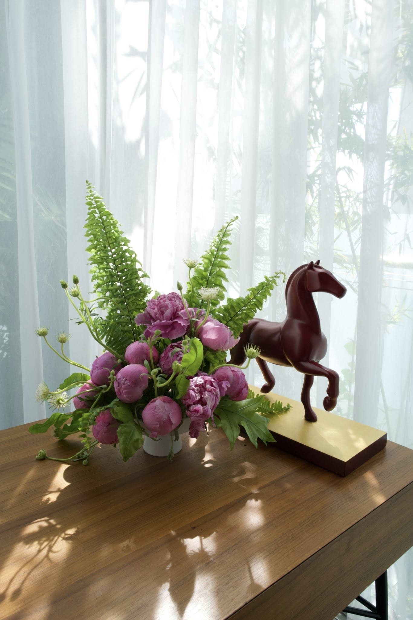Nữ ca sĩ đi h&aacute;t gần 50 năm, trải qua 2 cuộc h&ocirc;n nh&acirc;n "kỳ lạ", tuổi 56 thư thả trồng c&acirc;y ở penthouse 650m2- Ảnh 1.