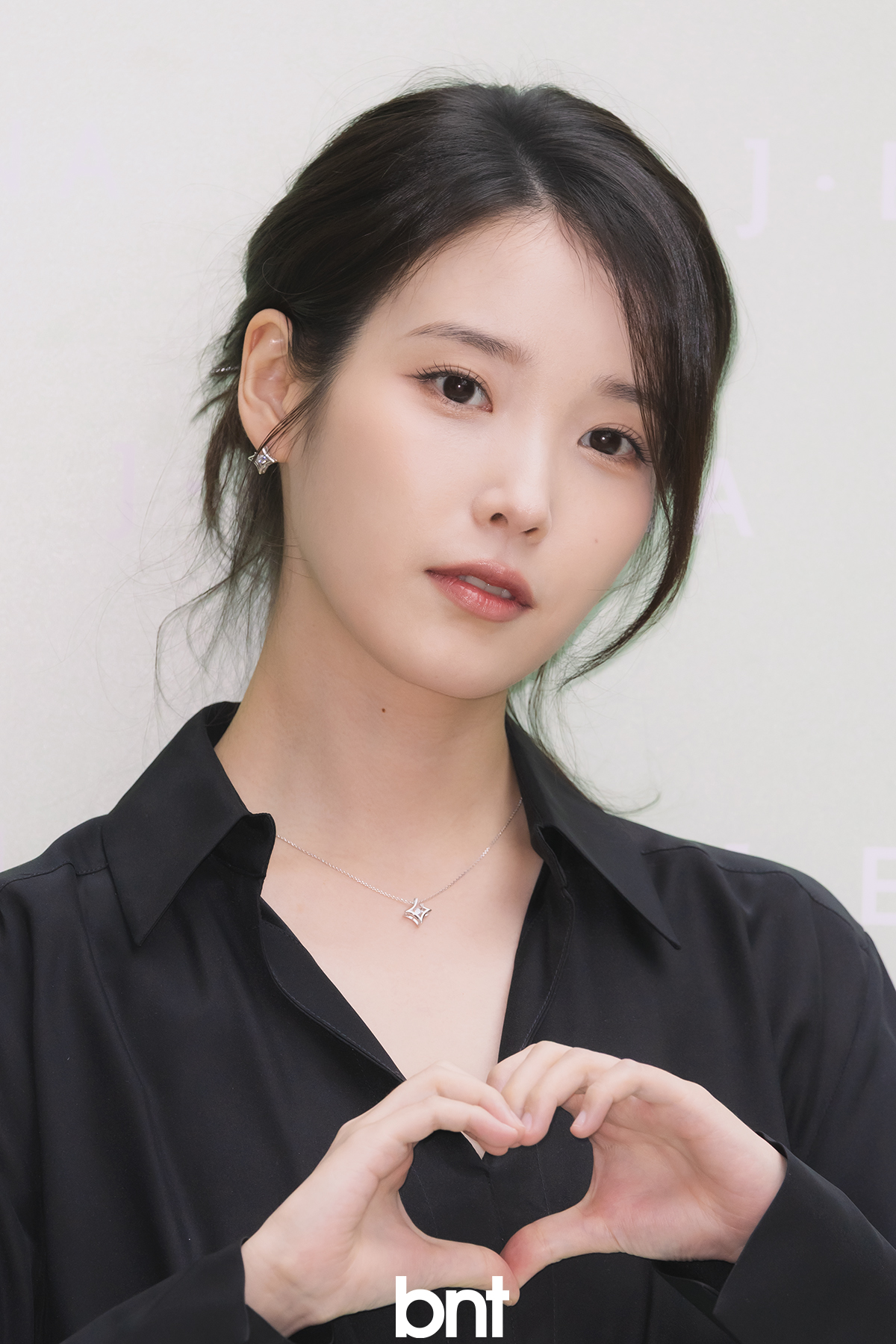 Showbiz c&oacute; mỹ nh&acirc;n cứ ra nhạc l&agrave; top 1 cả nước, bỗng th&agrave;nh "tội đồ quốc d&acirc;n" xin lỗi vẫn kh&ocirc;ng được tha  - Ảnh 13.