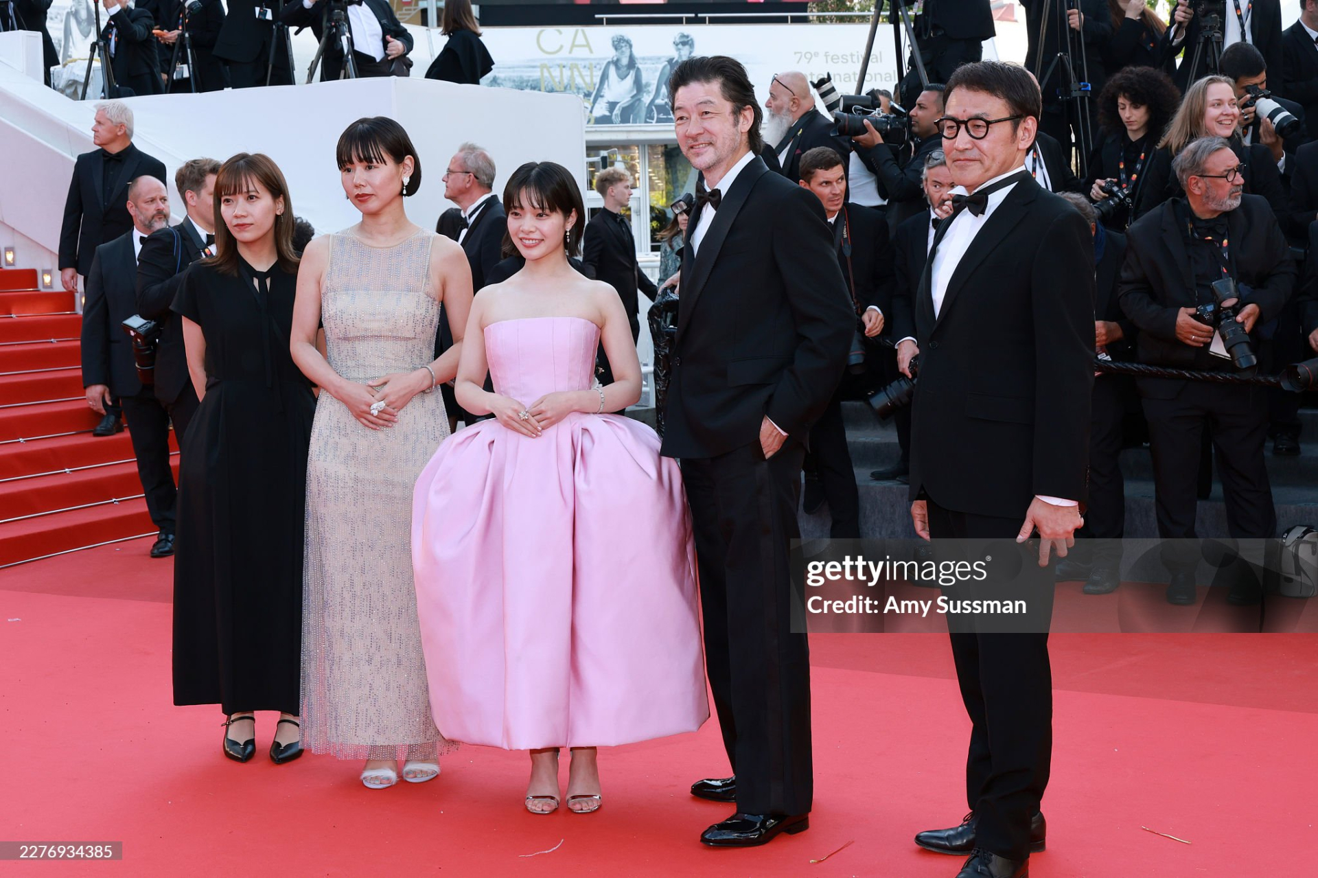 LHP Cannes ng&agrave;y 7: Vợ Ronaldo khoe body "ngồn ngộn", si&ecirc;u mẫu Coco Rocha "thị phạm" tạo d&aacute;ng ngay tr&ecirc;n thảm đỏ- Ảnh 31.