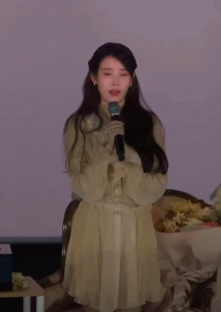 Showbiz c&oacute; mỹ nh&acirc;n cứ ra nhạc l&agrave; top 1 cả nước, bỗng th&agrave;nh "tội đồ quốc d&acirc;n" xin lỗi vẫn kh&ocirc;ng được tha  - Ảnh 9.