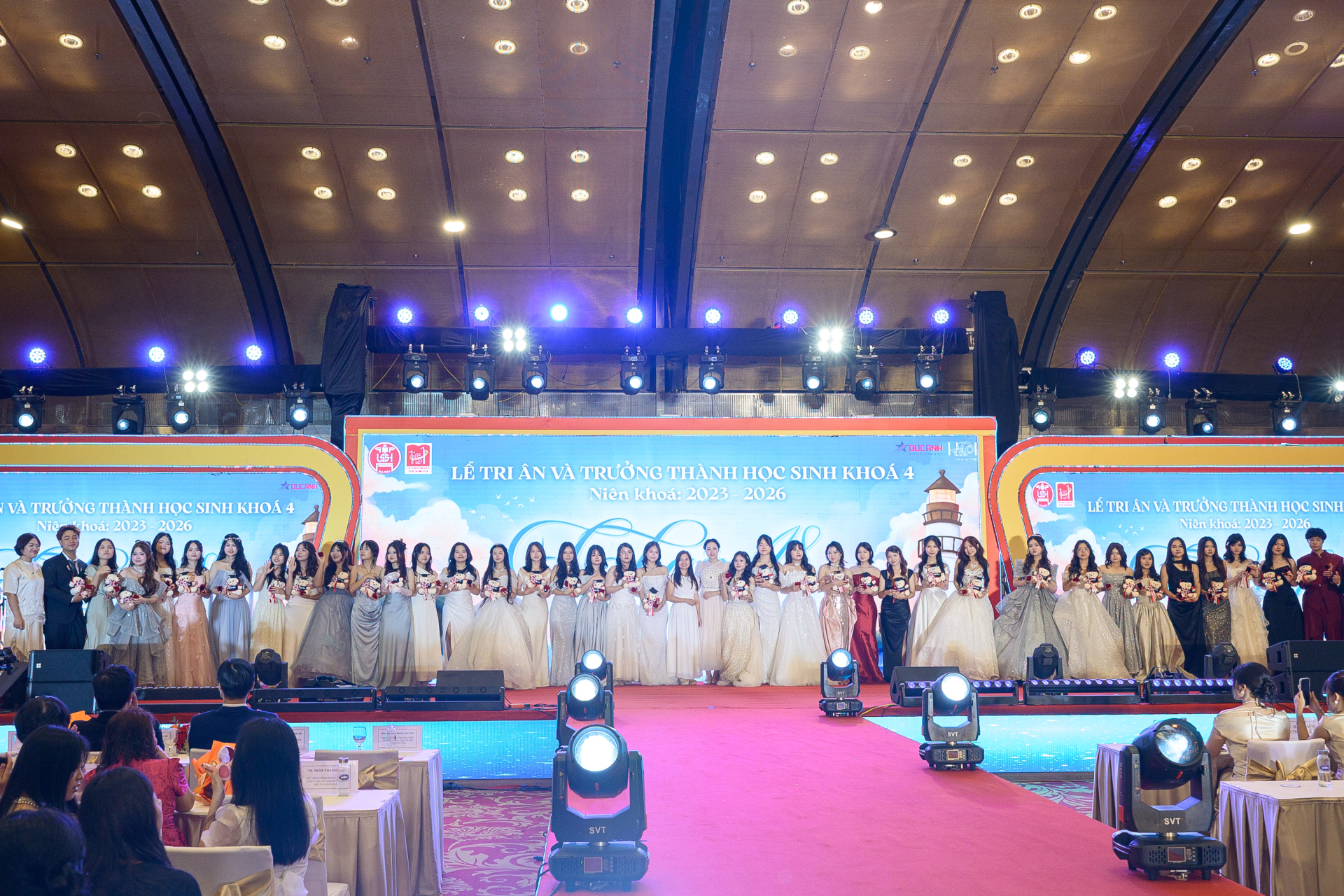 Lễ trưởng th&agrave;nh đặc biệt của c&aacute;c nam thanh nữ t&uacute; Chuy&ecirc;n Khoa học X&atilde; hội v&agrave; Nh&acirc;n văn - Ảnh 1.