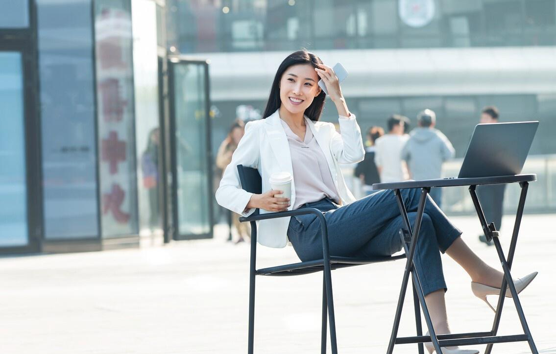 Tại sao phụ nữ kh&ocirc;ng thể ngồi t&aacute;ch hai ch&acirc;n, nhưng đ&agrave;n &ocirc;ng th&igrave; c&oacute; thể? C&acirc;u trả lời kh&ocirc;ng chỉ l&agrave; chuyện lịch sự - Ảnh 3.
