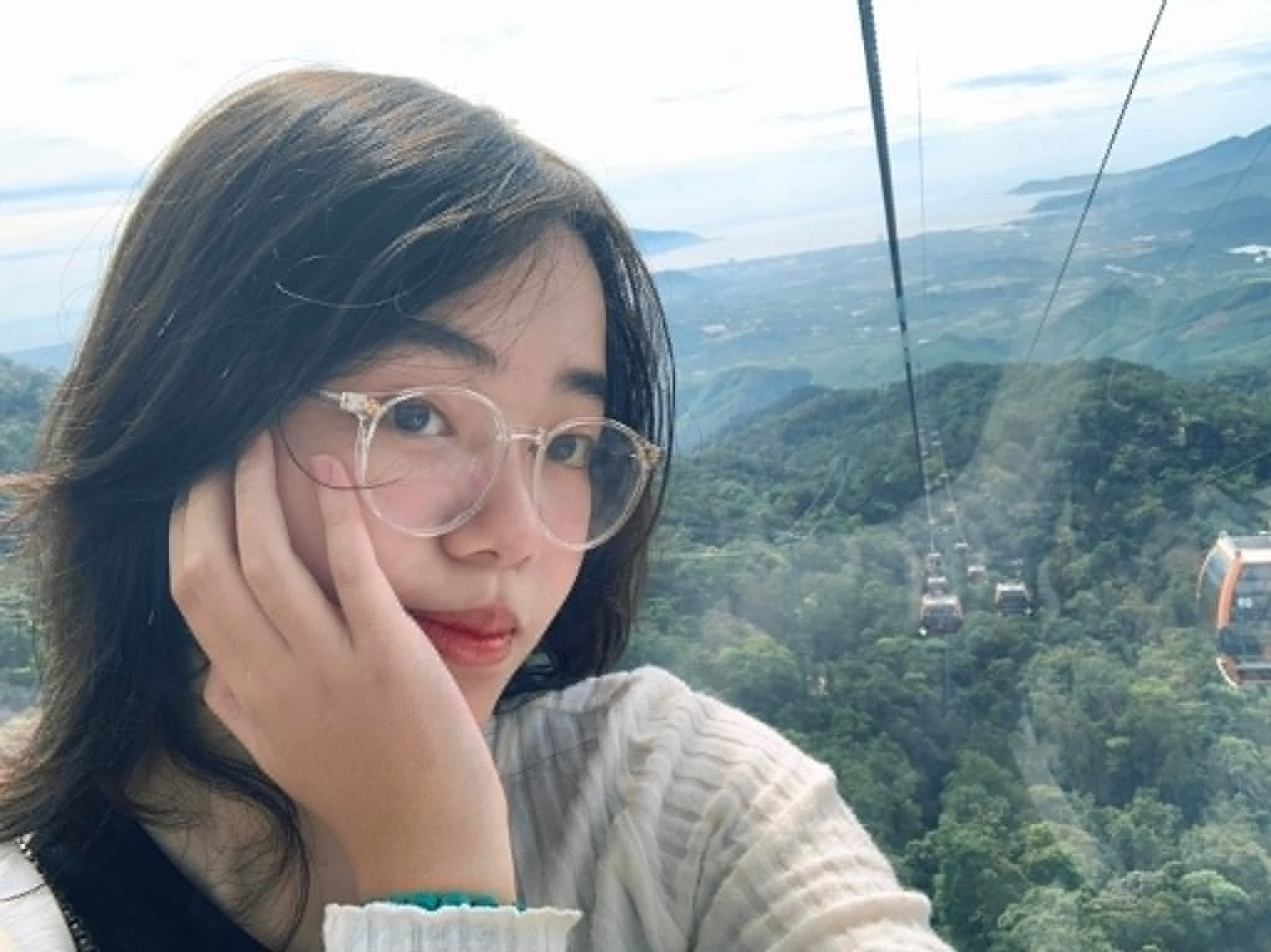 Nữ sinh lớp 12 ở Huế viral v&igrave; kh&aacute;c lạ trong bộ ảnh kỷ yếu: &ldquo;Mẹ m&igrave;nh rất sốc khi nh&igrave;n thấy makeup của m&igrave;nh" - Ảnh 12.