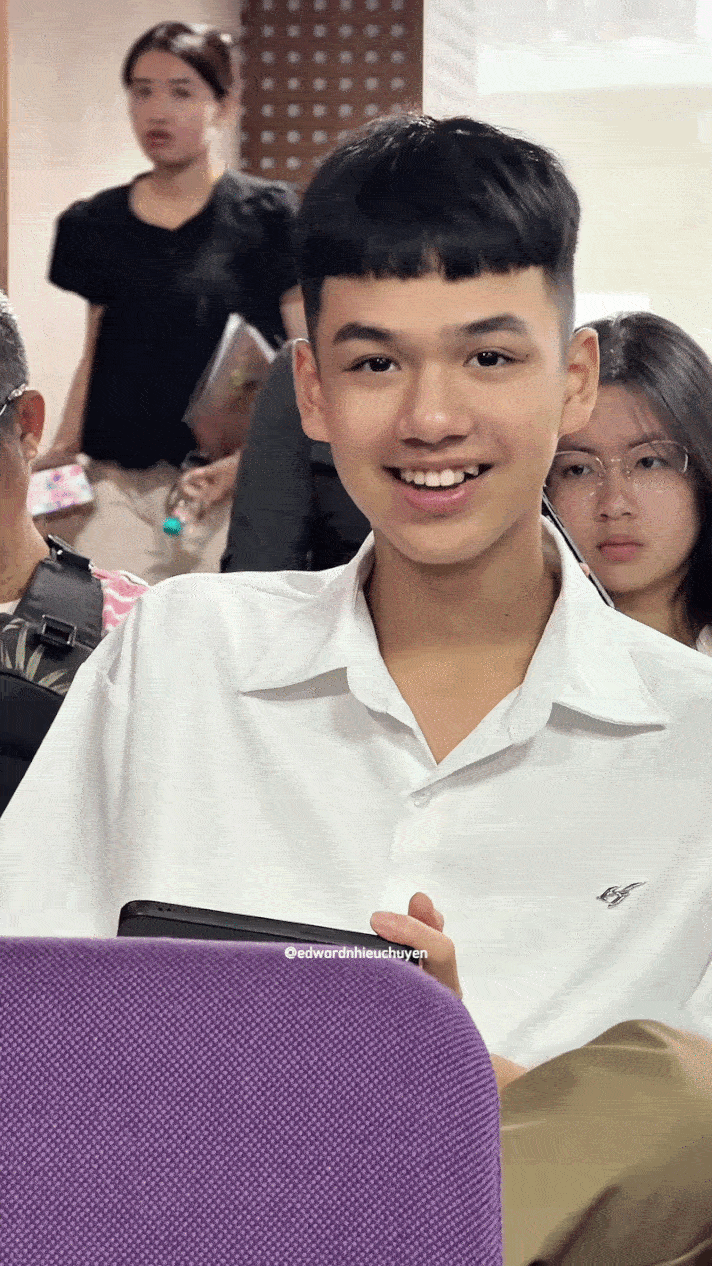 Việt Nam mới c&oacute; một nam thần đẹp đến nỗi bị netizen cấm dao k&eacute;o, 16 tuổi m&agrave; kh&iacute; chất ngời ngời như t&agrave;i tử điện ảnh- Ảnh 2.