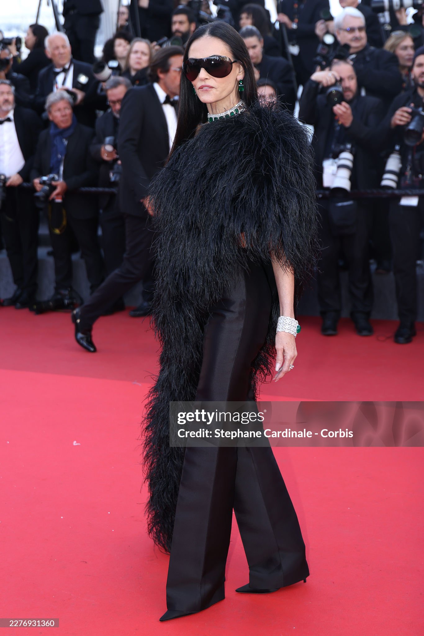 LHP Cannes ng&agrave;y 7: Vợ Ronaldo khoe body "ngồn ngộn", si&ecirc;u mẫu Coco Rocha "thị phạm" tạo d&aacute;ng ngay tr&ecirc;n thảm đỏ- Ảnh 14.