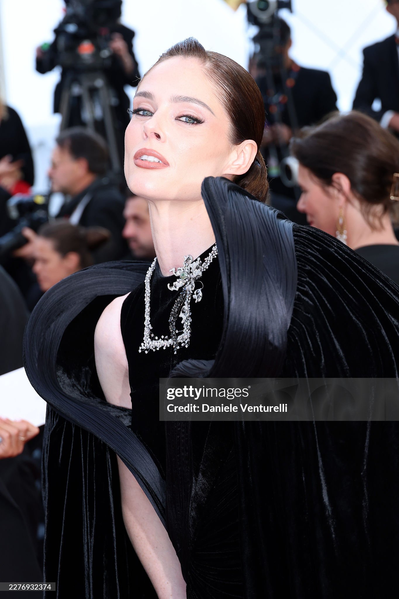 LHP Cannes ng&agrave;y 7: Vợ Ronaldo khoe body "ngồn ngộn", si&ecirc;u mẫu Coco Rocha "thị phạm" tạo d&aacute;ng ngay tr&ecirc;n thảm đỏ- Ảnh 5.