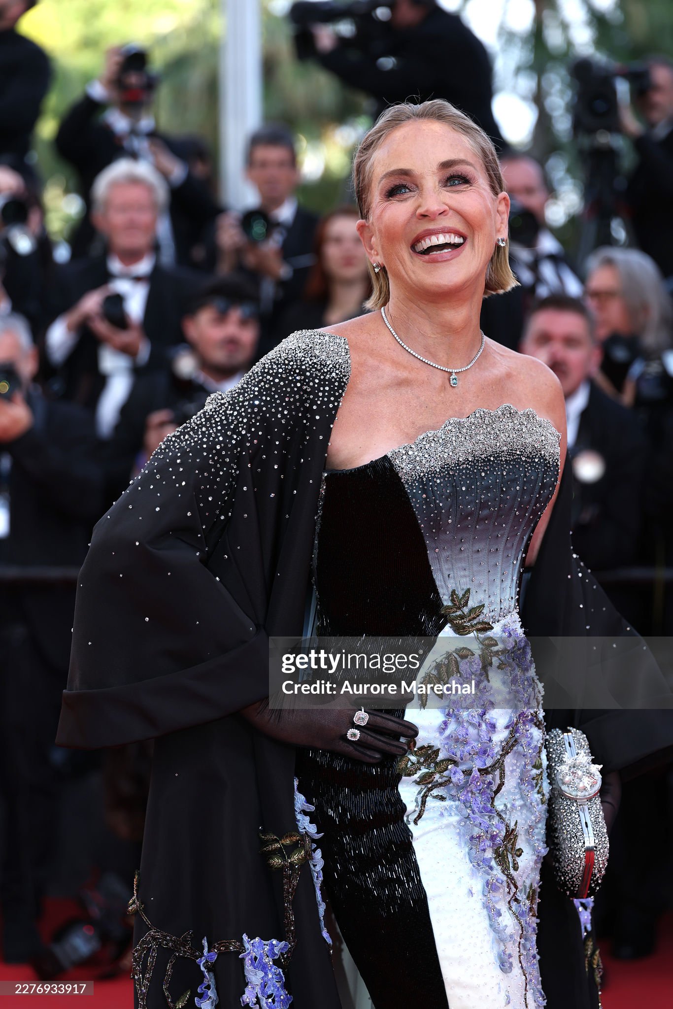 LHP Cannes ng&agrave;y 7: Vợ Ronaldo khoe body "ngồn ngộn", si&ecirc;u mẫu Coco Rocha "thị phạm" tạo d&aacute;ng ngay tr&ecirc;n thảm đỏ- Ảnh 13.