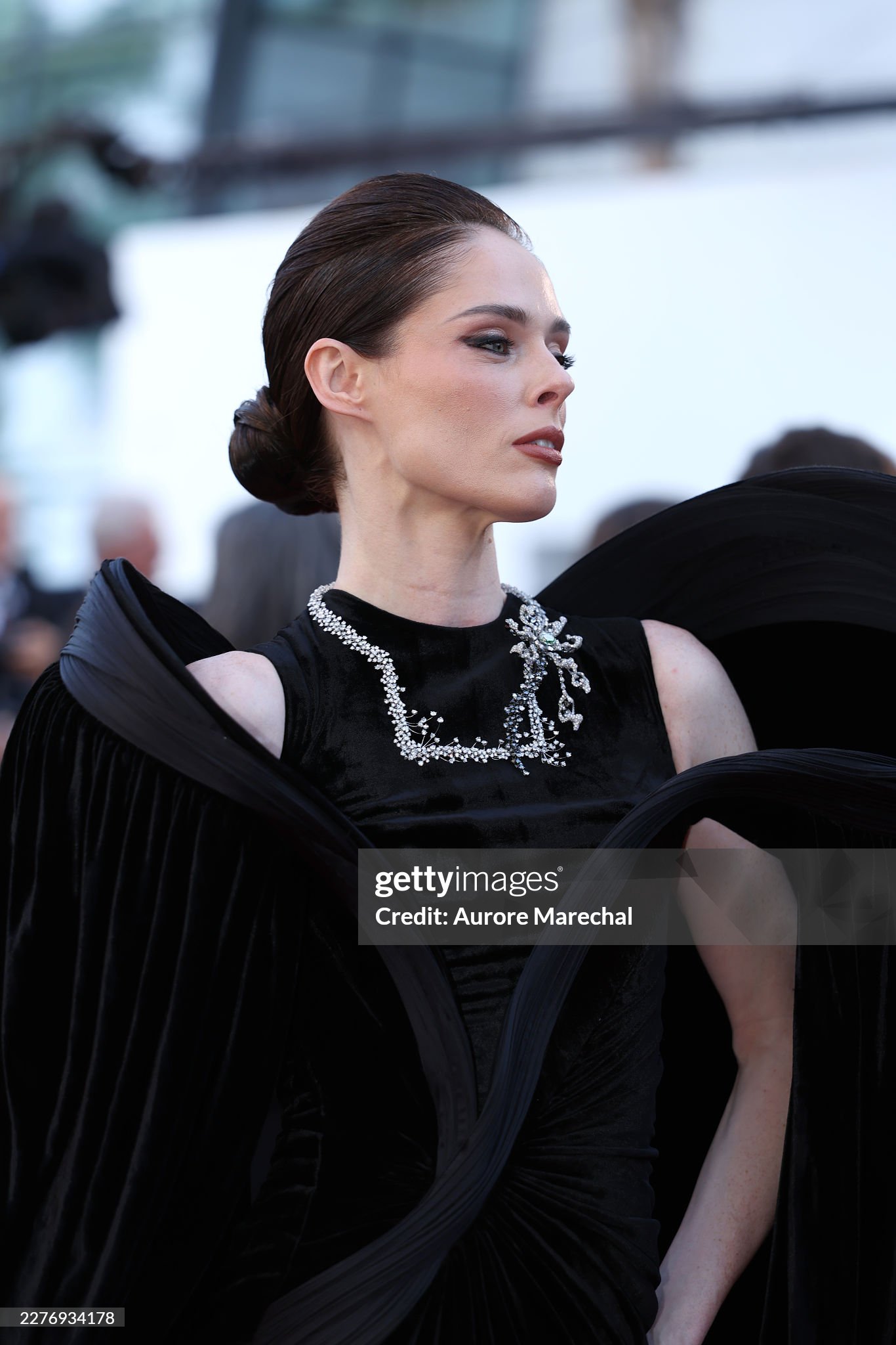 LHP Cannes ng&agrave;y 7: Vợ Ronaldo khoe body "ngồn ngộn", si&ecirc;u mẫu Coco Rocha "thị phạm" tạo d&aacute;ng ngay tr&ecirc;n thảm đỏ- Ảnh 6.