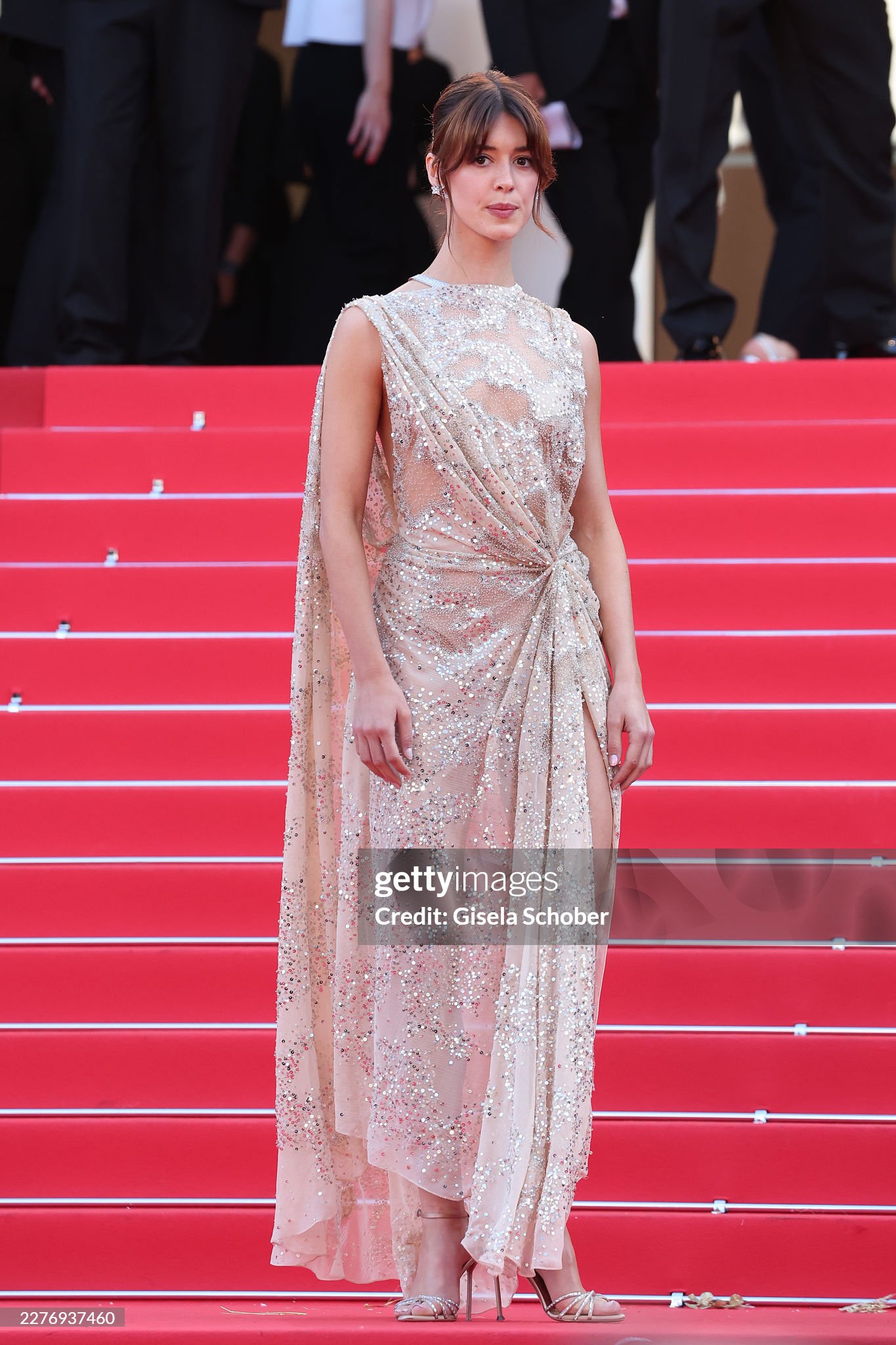 LHP Cannes ng&agrave;y 7: Vợ Ronaldo khoe body "ngồn ngộn", si&ecirc;u mẫu Coco Rocha "thị phạm" tạo d&aacute;ng ngay tr&ecirc;n thảm đỏ- Ảnh 22.
