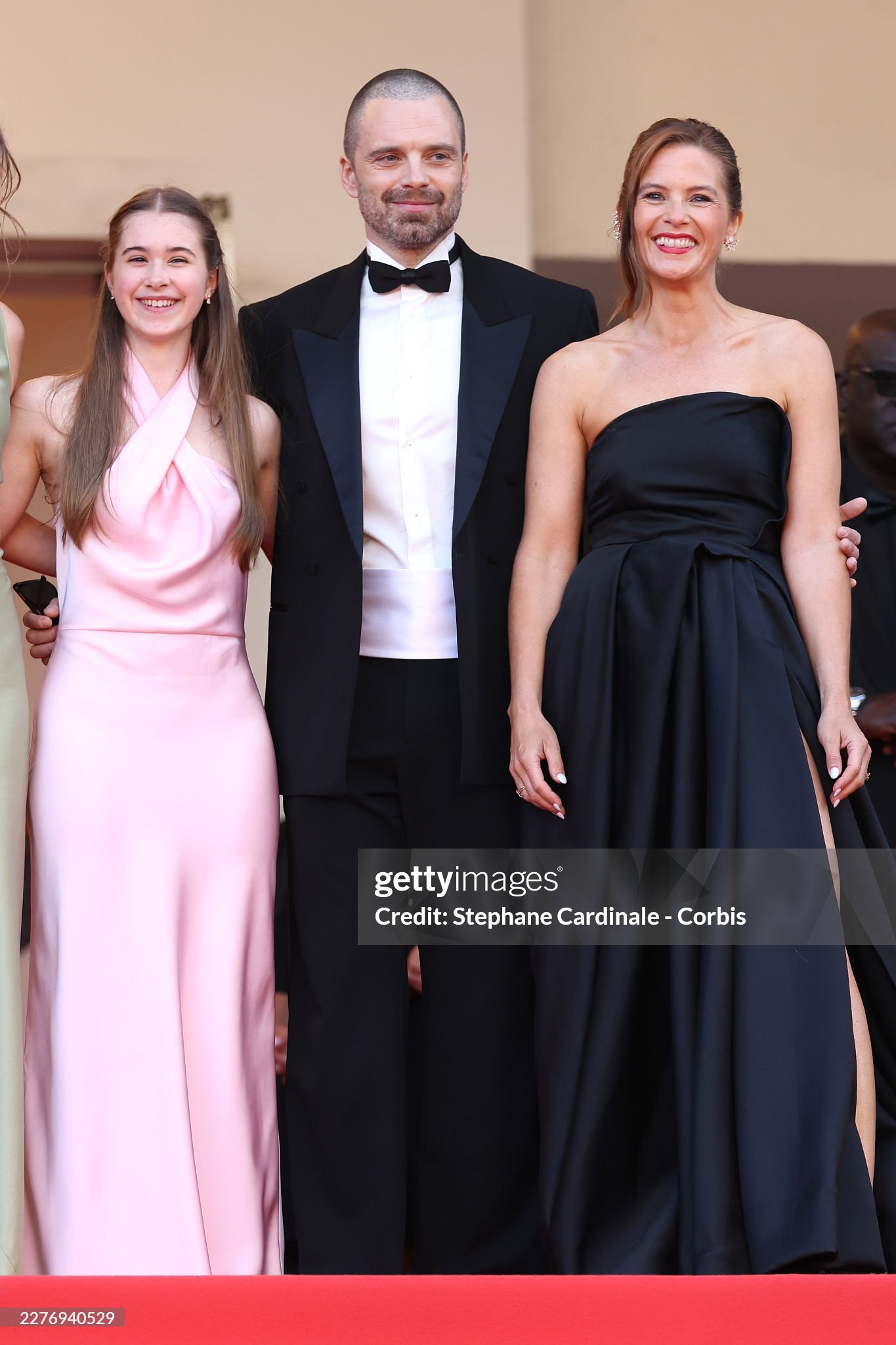 LHP Cannes ng&agrave;y 7: Vợ Ronaldo khoe body "ngồn ngộn", si&ecirc;u mẫu Coco Rocha "thị phạm" tạo d&aacute;ng ngay tr&ecirc;n thảm đỏ- Ảnh 9.