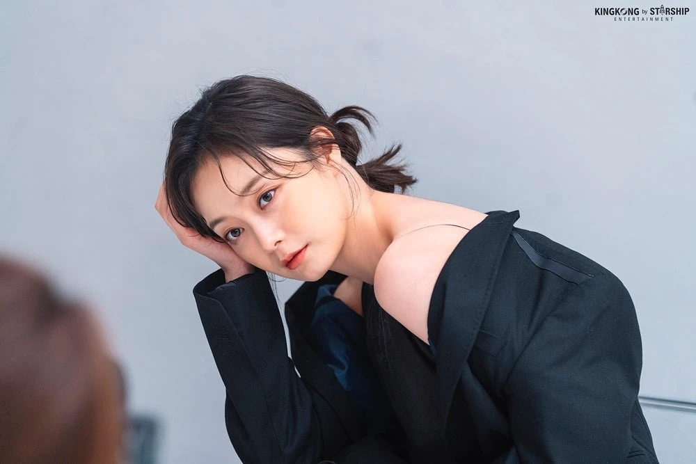 "Mỹ nh&acirc;n bị gh&eacute;t nhất Running Man&rdquo; hết thời đi phục vụ ở qu&aacute;n c&agrave; ph&ecirc;, bị chủ qu&aacute;n cấm l&agrave;m 2 điều trong khi đang l&agrave;m việc- Ảnh 1.