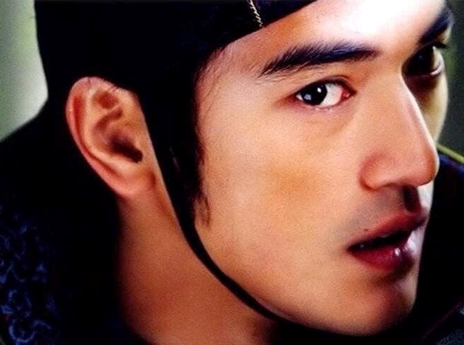 Người đ&agrave;n &ocirc;ng duy nhất khiến Song Hye Kyo, Trần Kiều &Acirc;n m&ecirc; mệt suốt 25 năm- Ảnh 8.