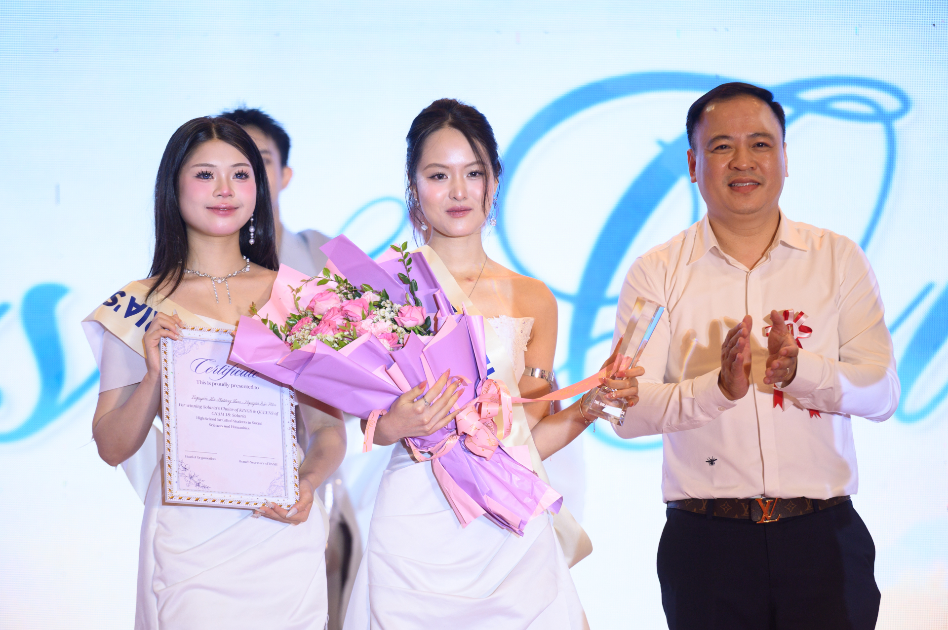 Lễ trưởng th&agrave;nh đặc biệt của c&aacute;c nam thanh nữ t&uacute; Chuy&ecirc;n Khoa học X&atilde; hội v&agrave; Nh&acirc;n văn - Ảnh 5.