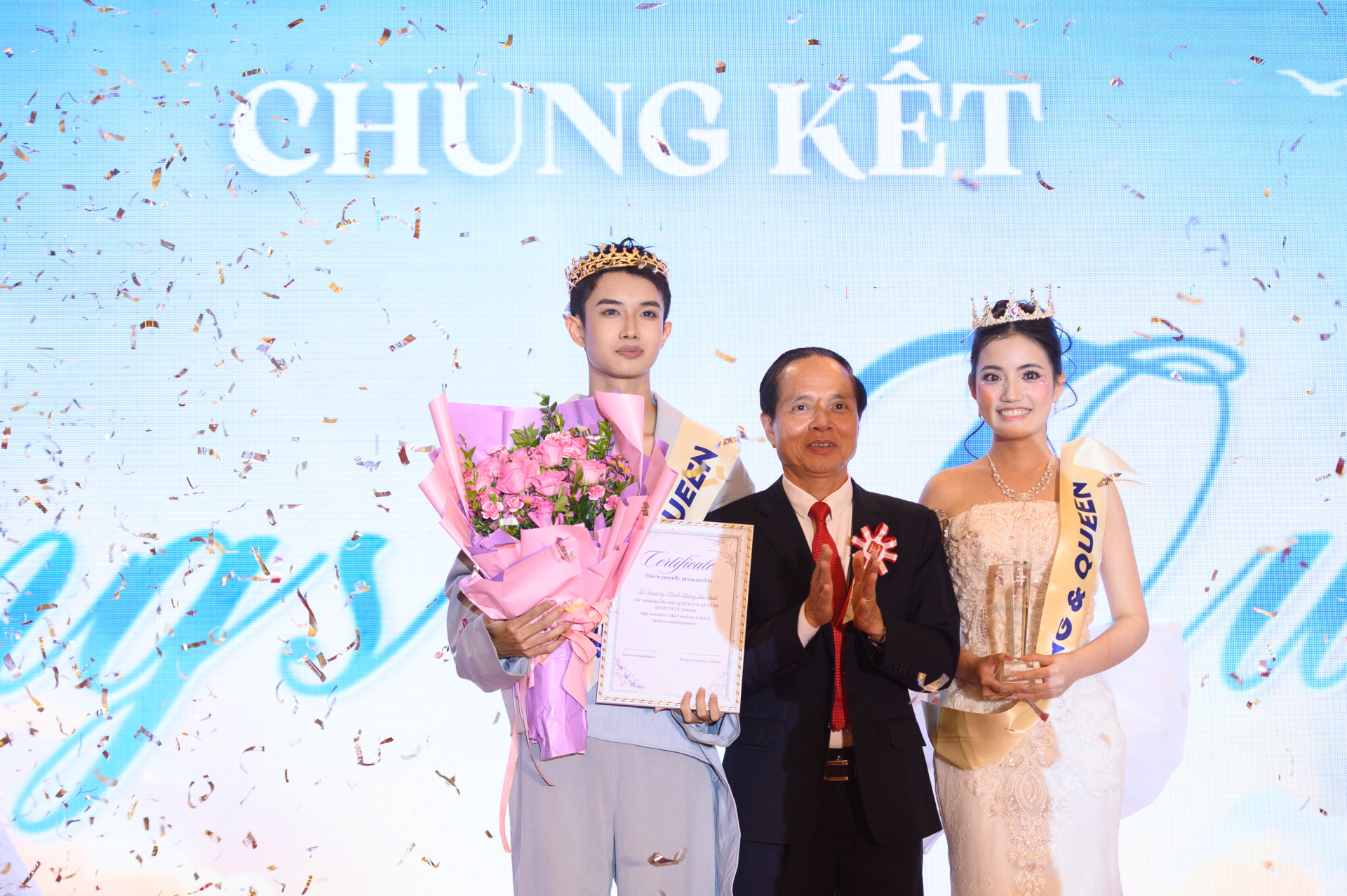 Lễ trưởng th&agrave;nh đặc biệt của c&aacute;c nam thanh nữ t&uacute; Chuy&ecirc;n Khoa học X&atilde; hội v&agrave; Nh&acirc;n văn - Ảnh 6.