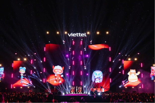 Viettel Y-Fest Quảng Ninh kh&eacute;p lại bằng đ&ecirc;m nhạc b&ugrave;ng nổ, h&agrave;ng chục ngh&igrave;n kh&aacute;n giả ở lại đến ph&uacute;t cuối - Ảnh 12.