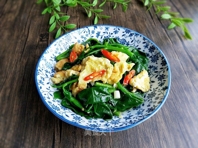 Loại rau "trường thọ" kh&ocirc;ng thể thiếu khi nấu ăn trong m&ugrave;a h&egrave;: Gi&uacute;p xương chắc khỏe, bảo vệ gan v&agrave; tăng cường hệ miễn dịch - Ảnh 2.
