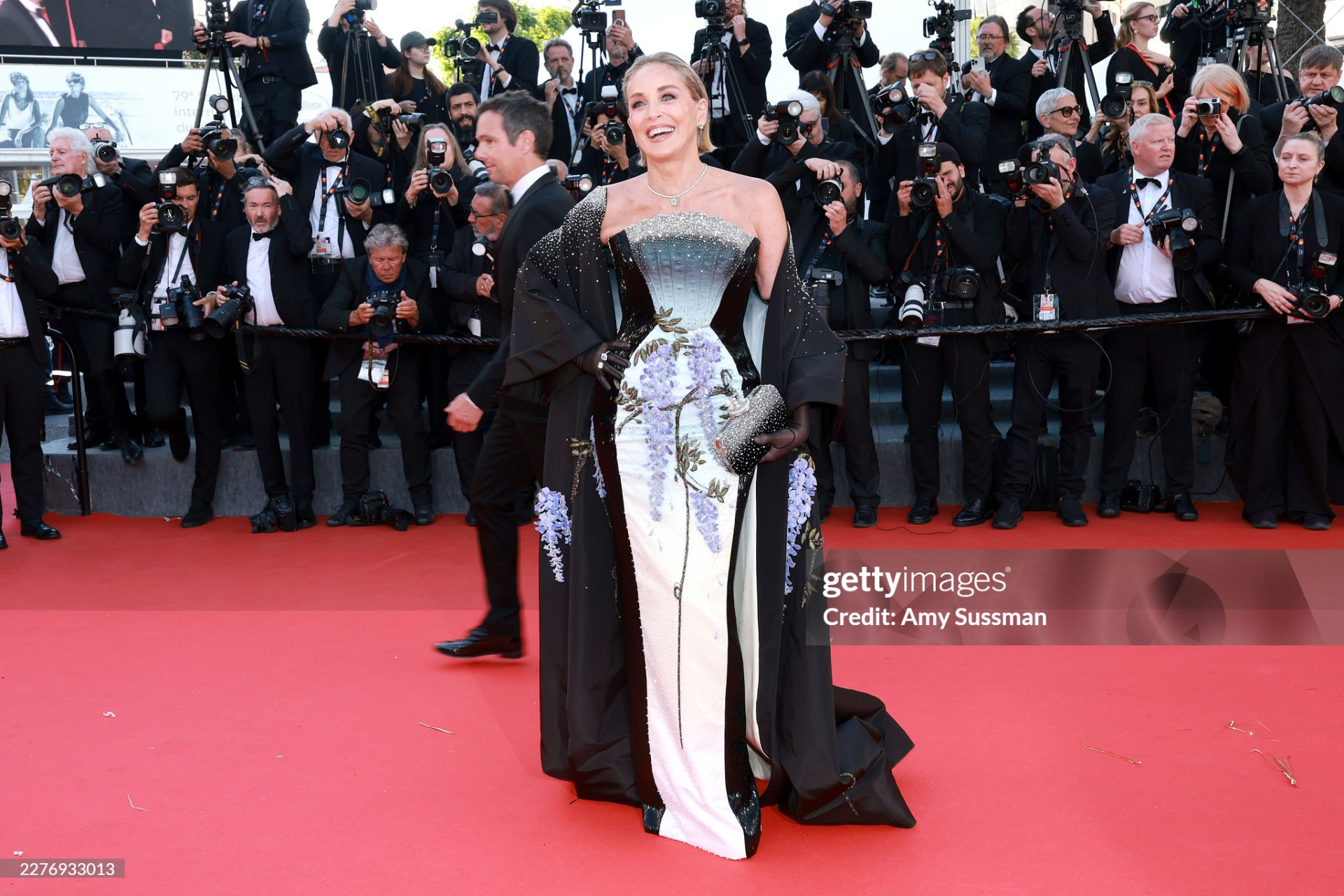 LHP Cannes ng&agrave;y 7: Vợ Ronaldo khoe body "ngồn ngộn", si&ecirc;u mẫu Coco Rocha "thị phạm" tạo d&aacute;ng ngay tr&ecirc;n thảm đỏ- Ảnh 12.