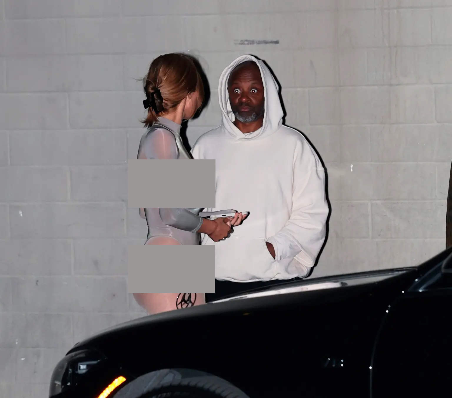 Vợ Kanye West lại mặc hở kh&oacute; tả, nh&igrave;n biểu cảm của người qua đường l&agrave; hiểu- Ảnh 3.