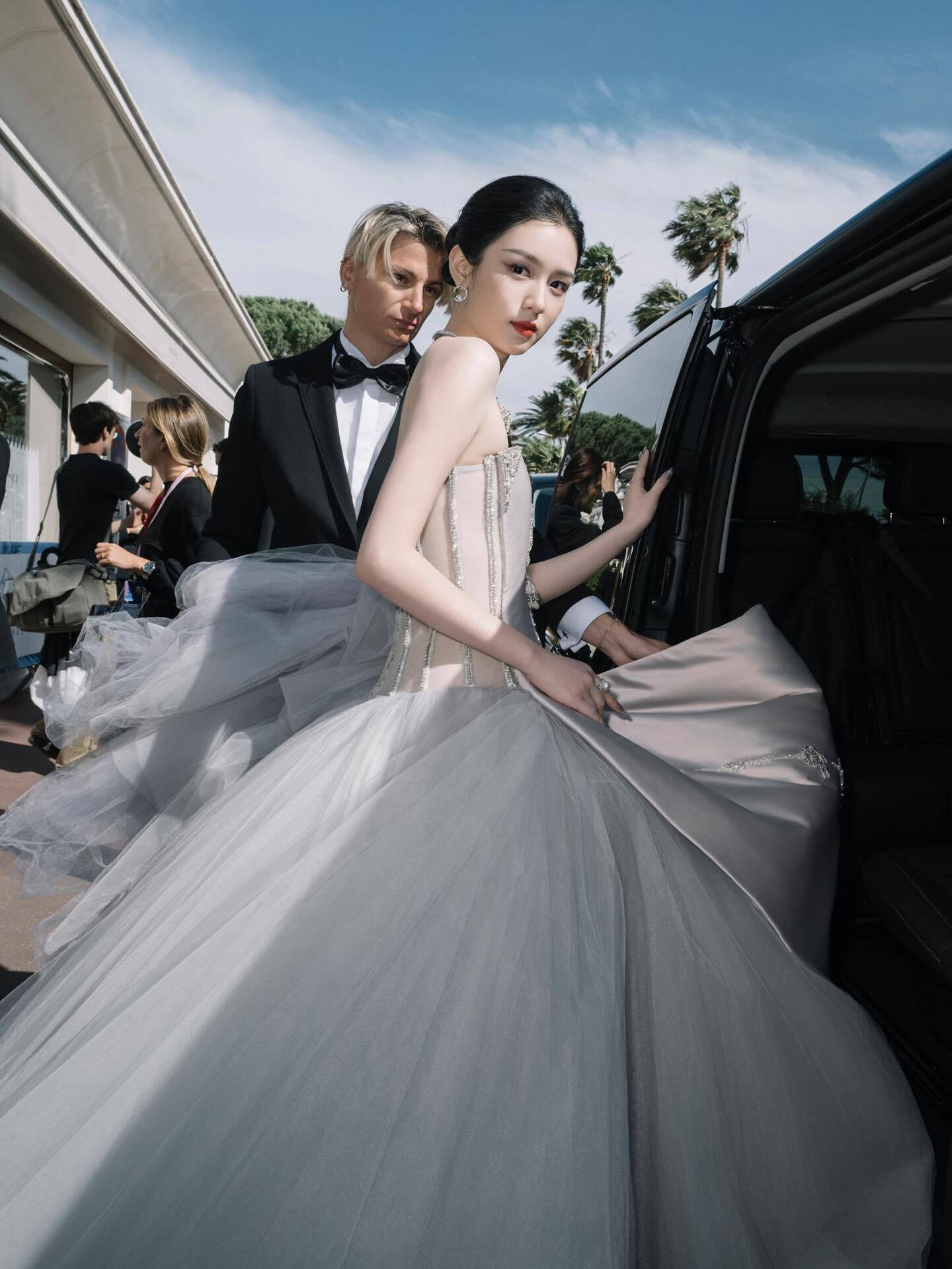Đại sứ Dior vừa đẹp &ldquo;phong thần&rdquo; ở Cannes đ&atilde; bị ch&ecirc; mặt sưng, da xệ khi về nước- Ảnh 8.