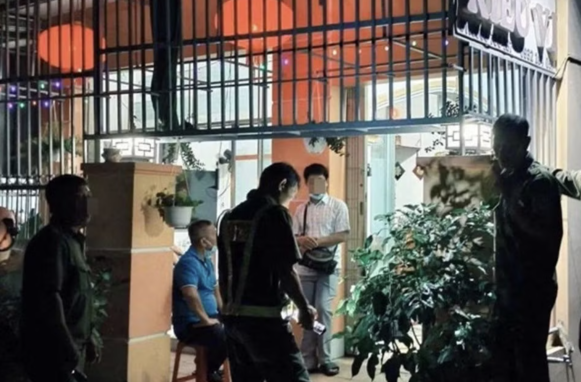 Truy tìm Lê Dương Nghĩa, nghi phạm giết người phụ nữ ở Ba Ngòi- Ảnh 2. Truy tìm Lê Dương Nghĩa, nghi phạm giết người phụ nữ ở Ba Ngòi- Ảnh 2.