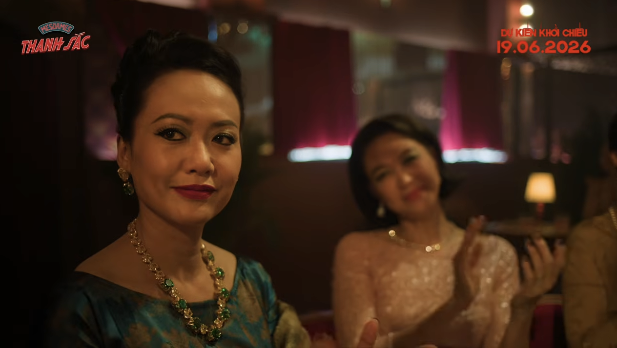 H&atilde;y đưa cho mỹ nh&acirc;n Việt n&agrave;y c&acirc;y b&uacute;t kẻ mắt, c&ocirc; ấy sẽ n&oacute;i cho bạn biết phản diện l&agrave; như thế n&agrave;o- Ảnh 2.