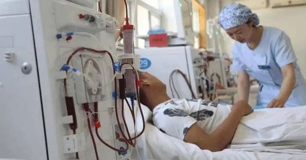 Bệnh viện Bạch Mai cảnh b&aacute;o: Suy thận đang trẻ h&oacute;a, nhiều người tuổi 20 phải lọc m&aacute;u - Ảnh 2.