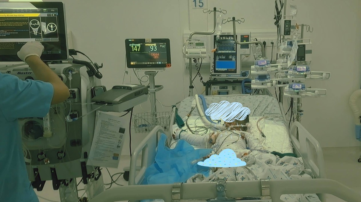 B&eacute; trai 4 tuổi mất cả cha lẫn mẹ sau vụ ch&aacute;y kinh ho&agrave;ng, đang gi&agrave;nh giật sự sống với cơ thể bị bỏng 90%- Ảnh 1.