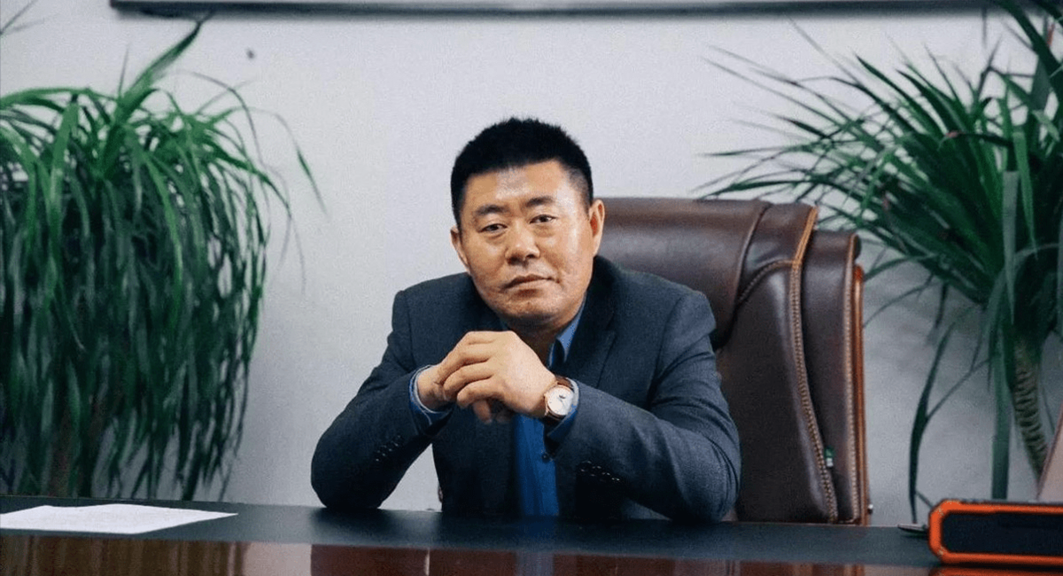 Từng nhặt r&aacute;c mưu sinh, 8 năm sau bước l&ecirc;n h&agrave;ng tỷ ph&uacute;: H&agrave;nh tr&igrave;nh kh&oacute; tin của người đ&agrave;n &ocirc;ng 33 tuổi - Ảnh 1.