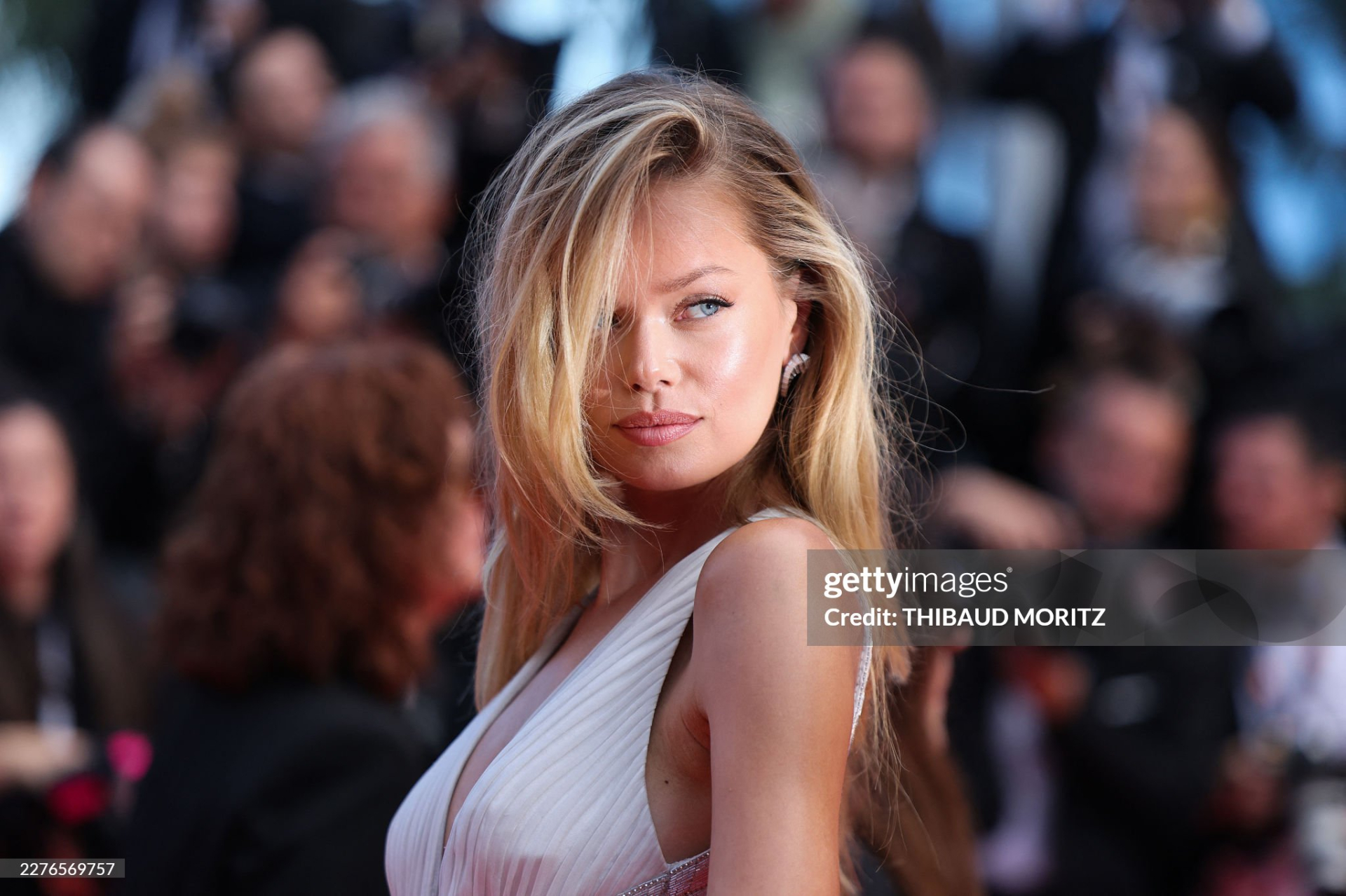 Thảm đỏ Cannes ng&agrave;y 8: Nữ ho&agrave;ng tho&aacute;t y sexy kh&ocirc;ng thể rời mắt, "c&ocirc; b&eacute; đẹp nhất thế giới" bất ngờ bị ch&ecirc;- Ảnh 14.