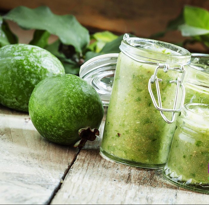 Không cần săn cherry Mỹ hay nho Hàn đắt đỏ, thứ quả đầy vườn ở Việt Nam đang được tiểu thương gom hàng vì quá hút khách mùa hè - Ảnh 1.