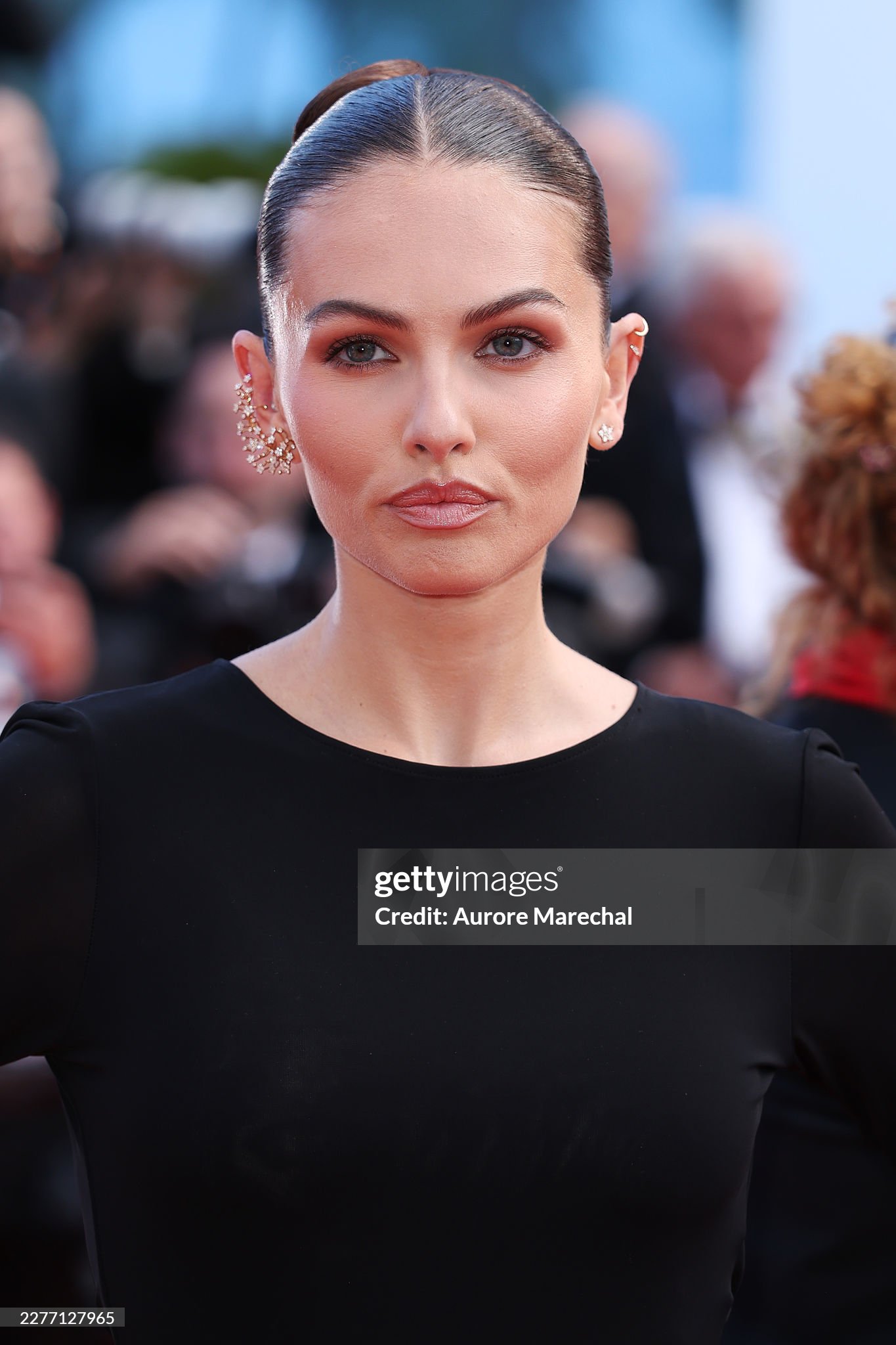 Thảm đỏ Cannes ng&agrave;y 8: Nữ ho&agrave;ng tho&aacute;t y sexy kh&ocirc;ng thể rời mắt, "c&ocirc; b&eacute; đẹp nhất thế giới" bất ngờ bị ch&ecirc;- Ảnh 8.