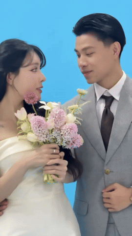 Tuyển thủ Văn Thanh v&agrave; tiểu thư "tr&acirc;m anh thế phiệt" cực t&igrave;nh tứ ở hậu trường chụp ảnh cưới, c&ocirc; d&acirc;u xinh miễn ch&ecirc;- Ảnh 1.