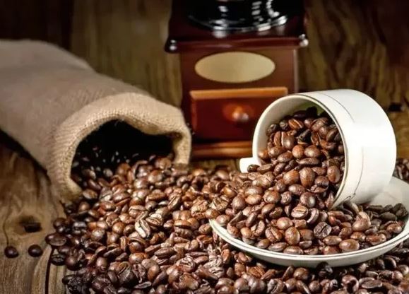 Người đ&agrave;n &ocirc;ng 50 tuổi suy thận mạn v&igrave; th&oacute;i quen "cực độc" khi pha c&agrave; ph&ecirc;- Ảnh 1.