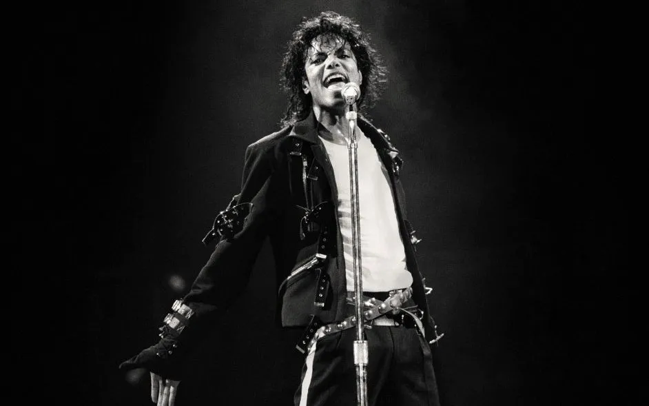 Michael Jackson lần đầu ti&ecirc;n thống trị bảng xếp hạng Billboard Artist 100 - Ảnh 1.