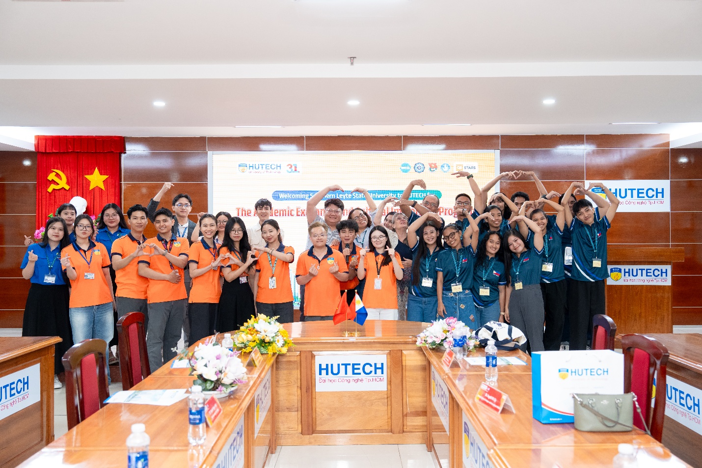 Sinh vi&ecirc;n HUTECH bước v&agrave;o &ldquo;lớp học hội nhập&rdquo; c&ugrave;ng bạn b&egrave; quốc tế - Ảnh 1.