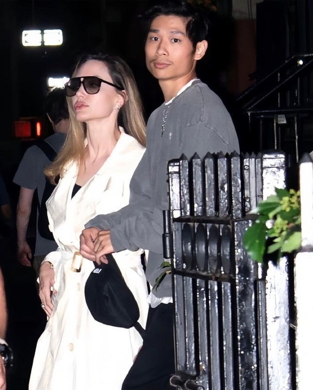 Danh t&iacute;nh con trai nu&ocirc;i gốc Việt của Angelina Jolie vừa bị đồn qua đời khiến cả MXH dậy s&oacute;ng- Ảnh 10.