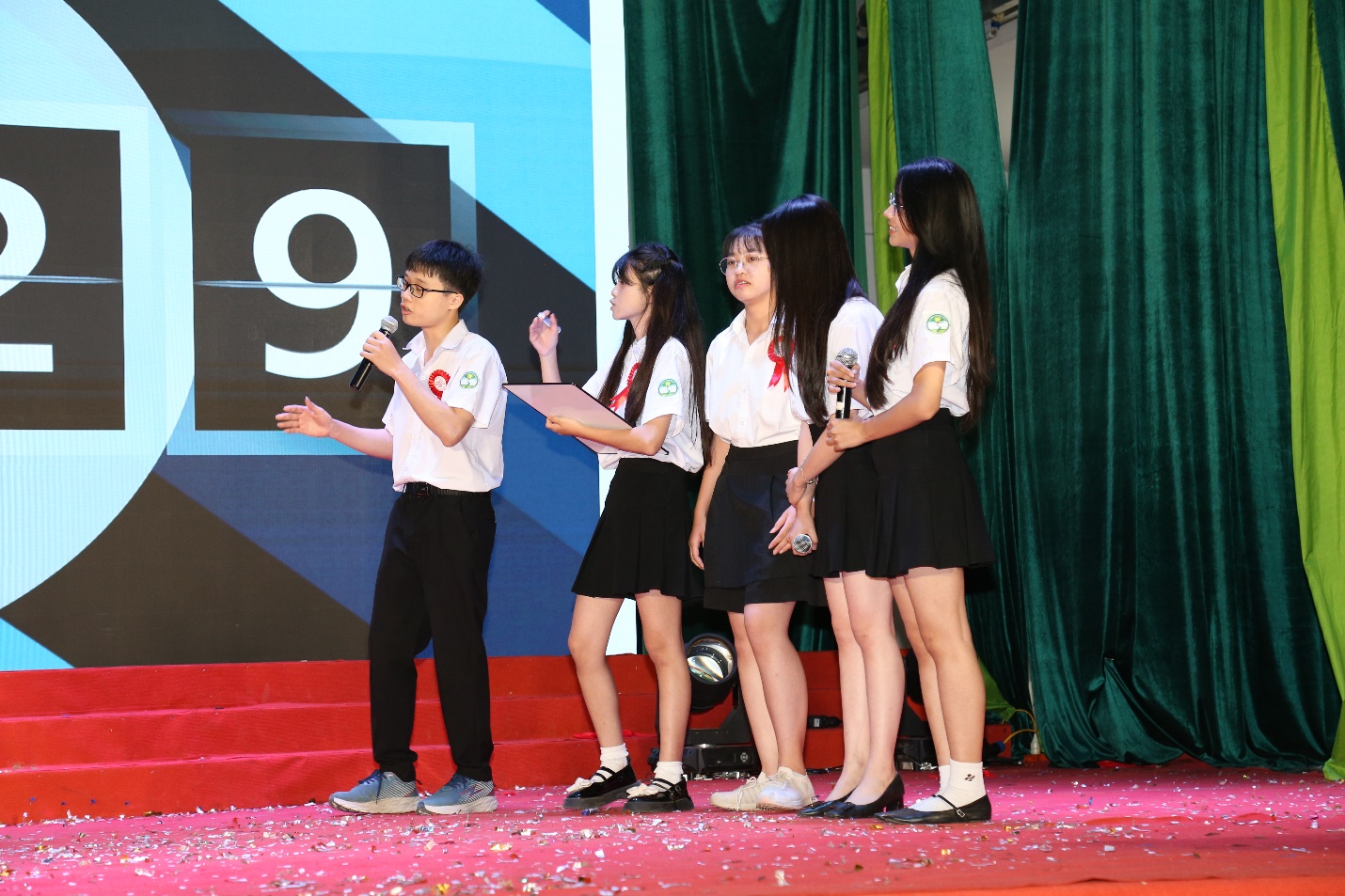 Học sinh H&agrave; Nội tỏa s&aacute;ng s&acirc;n khấu tiếng Anh - Ảnh 5.