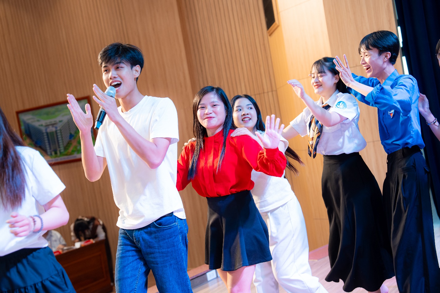 Sinh vi&ecirc;n HUTECH bước v&agrave;o &ldquo;lớp học hội nhập&rdquo; c&ugrave;ng bạn b&egrave; quốc tế - Ảnh 5.