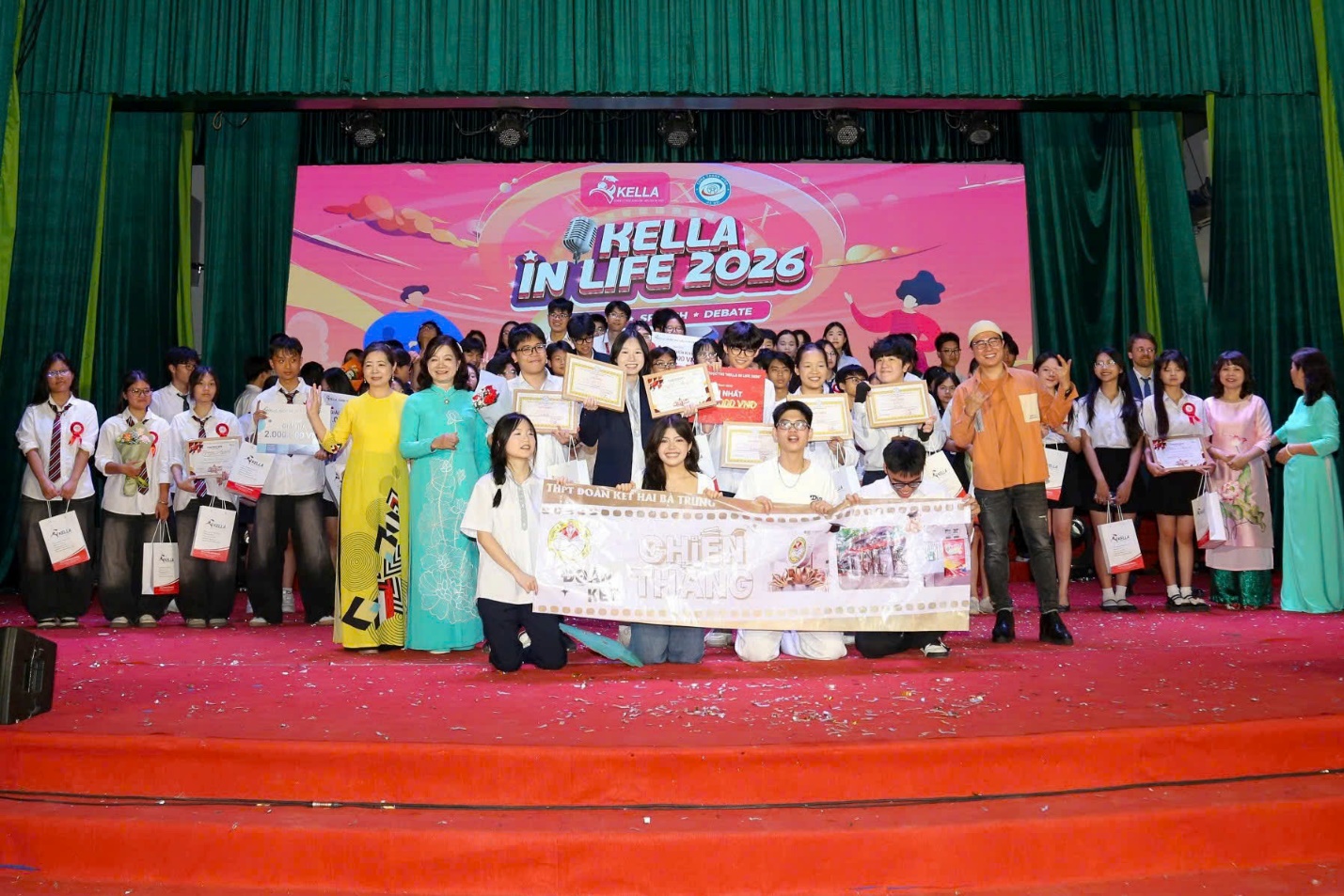 Học sinh H&agrave; Nội tỏa s&aacute;ng s&acirc;n khấu tiếng Anh - Ảnh 7.