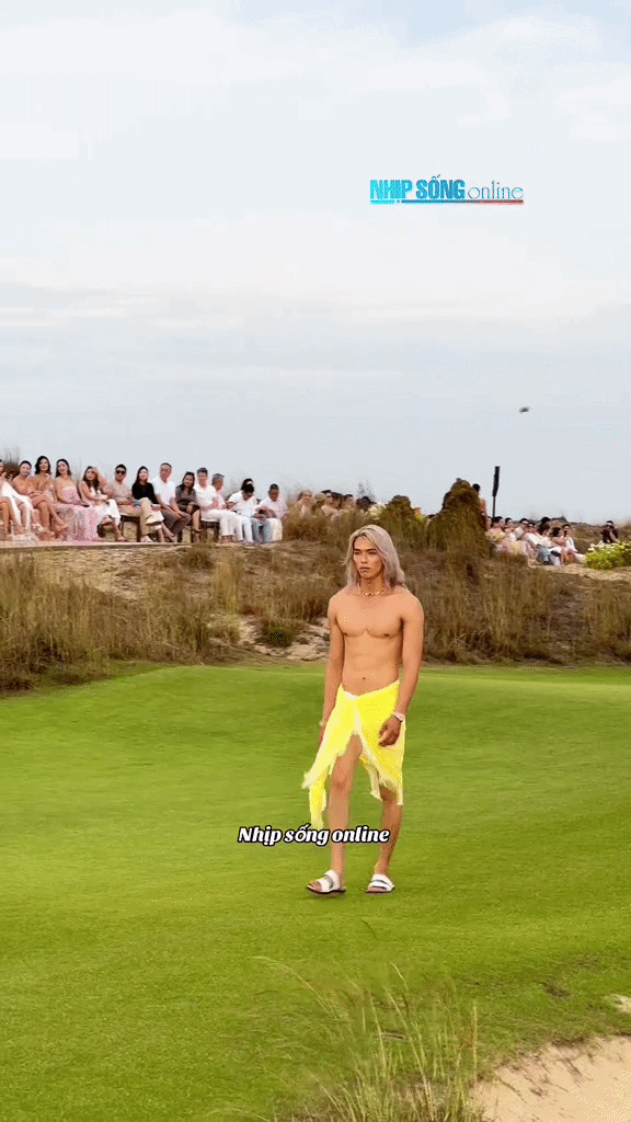 L&ecirc; Văn T&acirc;m - "n&ocirc;ng d&acirc;n đẹp trai nhất Việt Nam&rdquo; đi catwalk g&acirc;y tranh c&atilde;i- Ảnh 2.